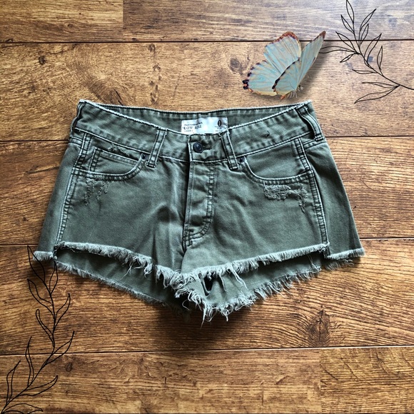A&F Green Shorties! 🔥 - Picture 2 of 3